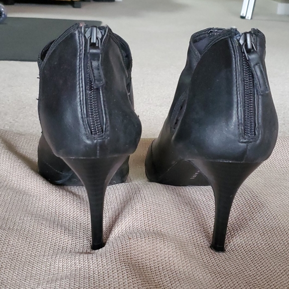 Tahari open toe heels - Picture 3 of 4